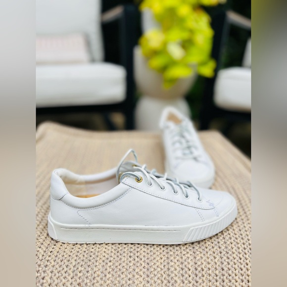 Sperry White Women’s Gold Cup Leather Sneakers Size 7 - Picture 1 of 13